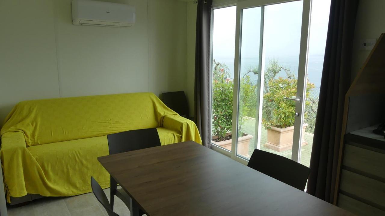 Agricampeggio Relax Maxicaravan Castelletto Di Brenzone Eksteriør billede