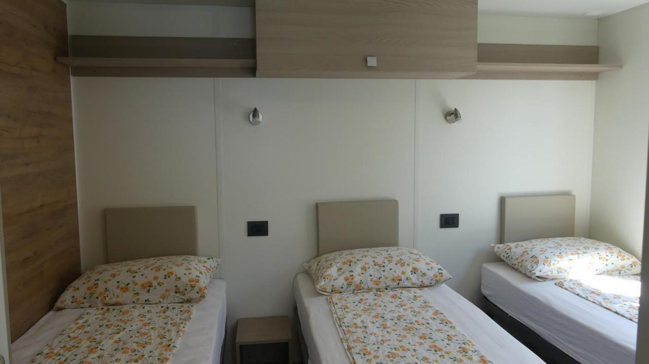 Agricampeggio Relax Maxicaravan Castelletto Di Brenzone Eksteriør billede