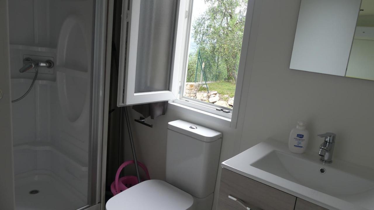 Agricampeggio Relax Maxicaravan Castelletto Di Brenzone Eksteriør billede
