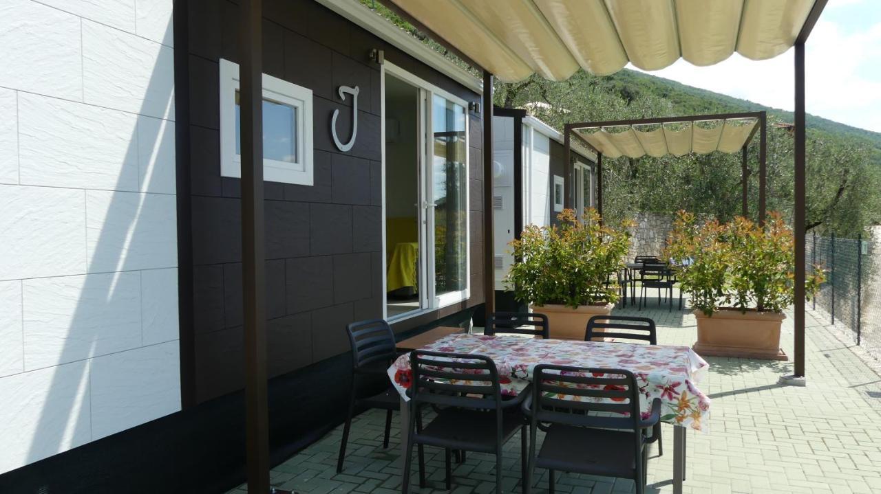 Agricampeggio Relax Maxicaravan Castelletto Di Brenzone Eksteriør billede