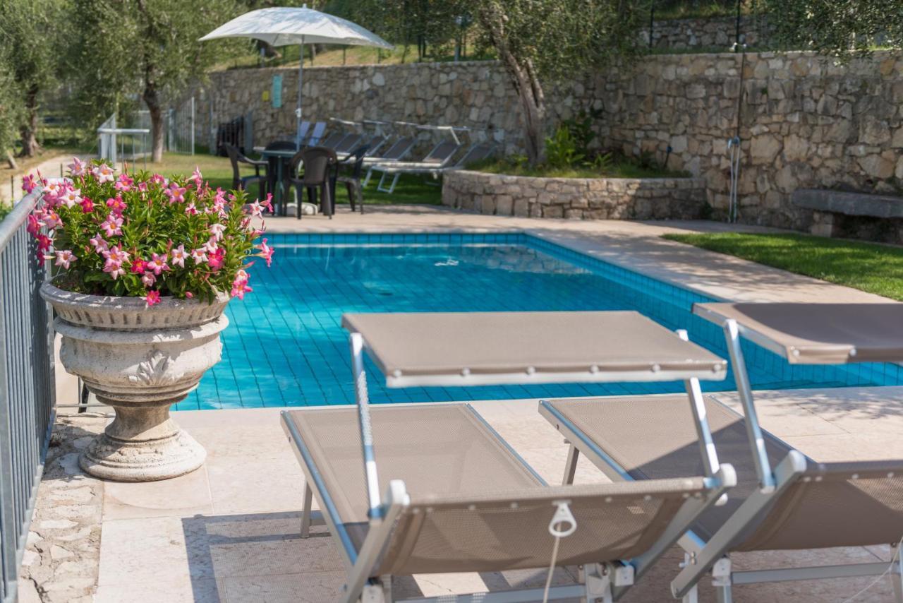 Agricampeggio Relax Maxicaravan Castelletto Di Brenzone Eksteriør billede