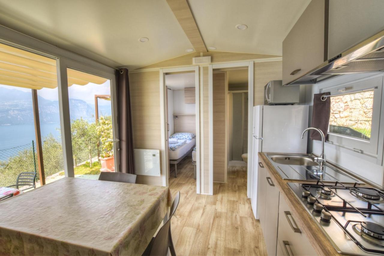 Agricampeggio Relax Maxicaravan Castelletto Di Brenzone Eksteriør billede