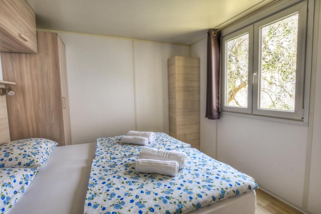 Agricampeggio Relax Maxicaravan Castelletto Di Brenzone Eksteriør billede