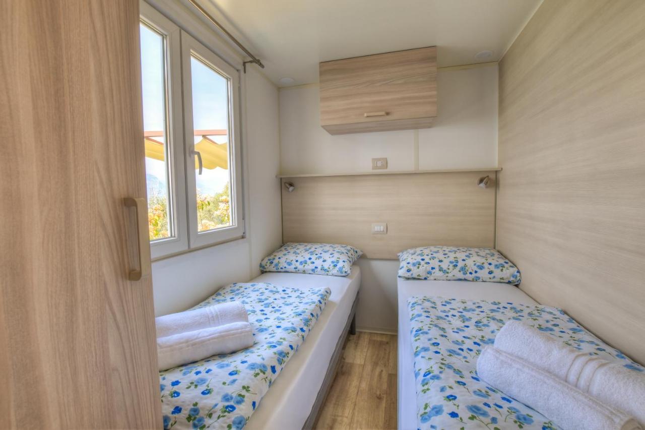 Agricampeggio Relax Maxicaravan Castelletto Di Brenzone Eksteriør billede