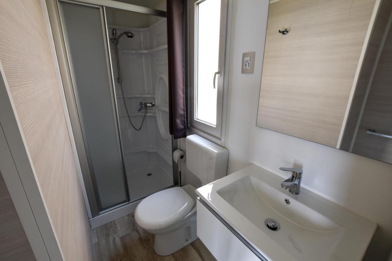 Agricampeggio Relax Maxicaravan Castelletto Di Brenzone Eksteriør billede